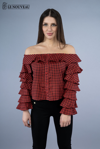 Picture of A blouse of shoulders with layered sleeves