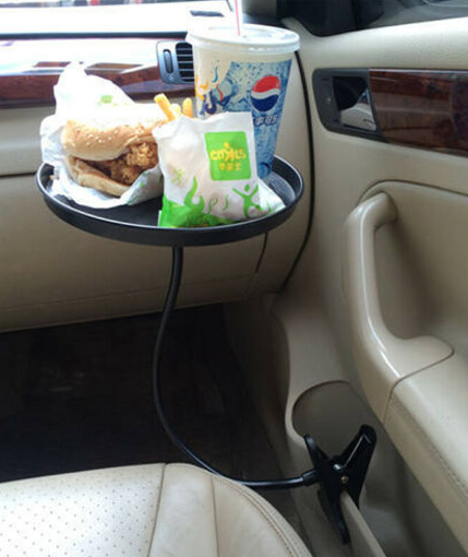 صورة طاولة للسيارة وقاعدة كوب